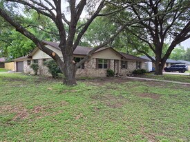 812 Victoria St in Navasota, TX - Building Photo