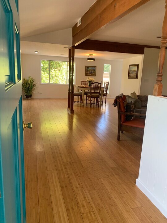 9080 Santa Lucia Rd in Atascadero, CA - Building Photo