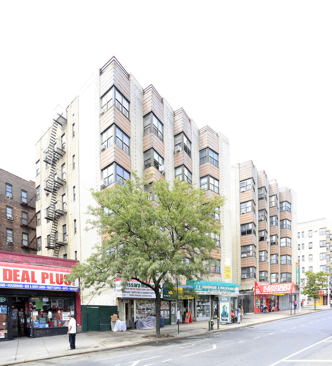 2103-2121 Grand Concourse in Bronx, NY - Foto de edificio - Building Photo