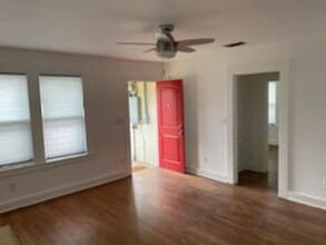 201 W Walch Ave in Fredericksburg, TX - Building Photo - Building Photo