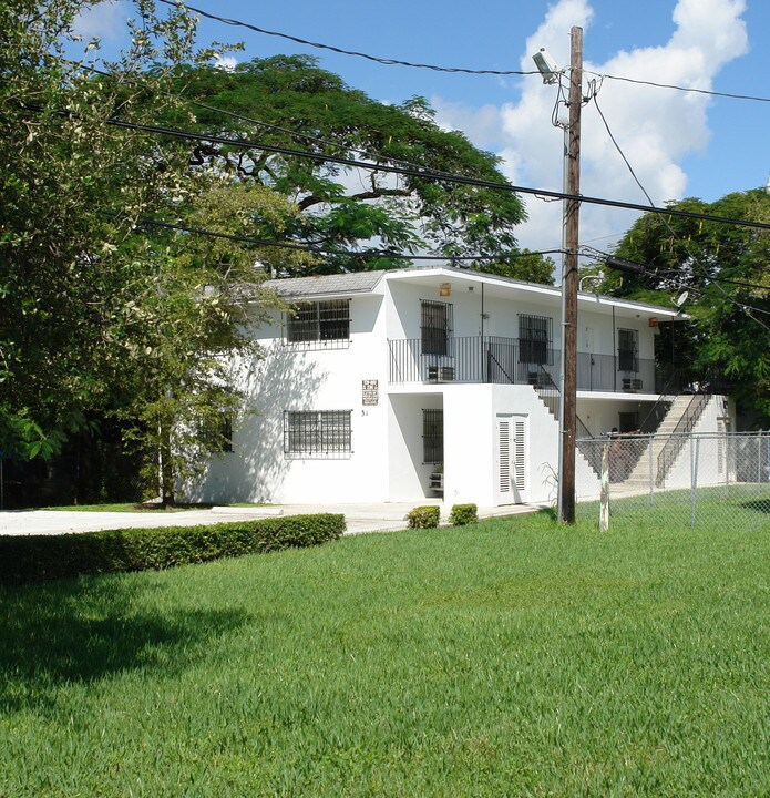 Bowery Evans Apartments in Miami, FL - Building Photo