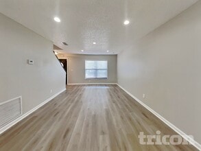 16128 Foxfire Dr in Tampa, FL - Building Photo - Building Photo