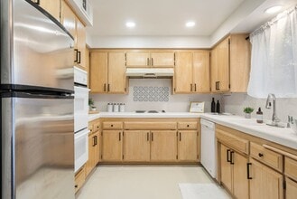 582 Casitas St in Monterey Park, CA - Building Photo - Building Photo