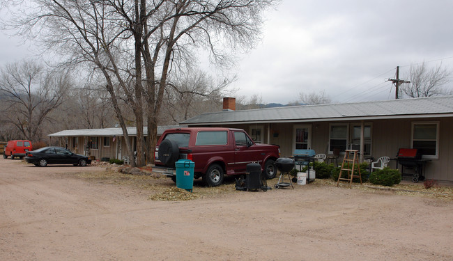 101 Crystal Park Rd in Manitou Springs, CO - Building Photo - Building Photo