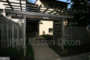 5681 Harpers Farm Rd in Columbia, MD - Building Photo