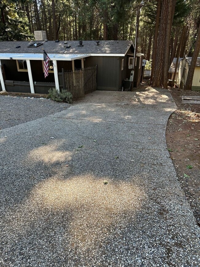 14667 Bridgeport Cir in Magalia, CA - Building Photo - Building Photo