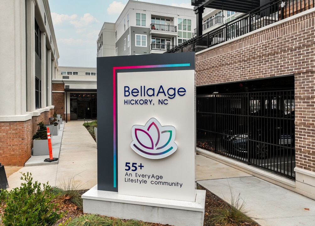 BellaAge Hickory Active Adult 55+ in Hickory, NC - Foto de edificio