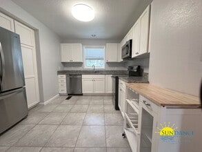 166 Rainbow Dr NW in Fort Walton Beach, FL - Building Photo - Building Photo