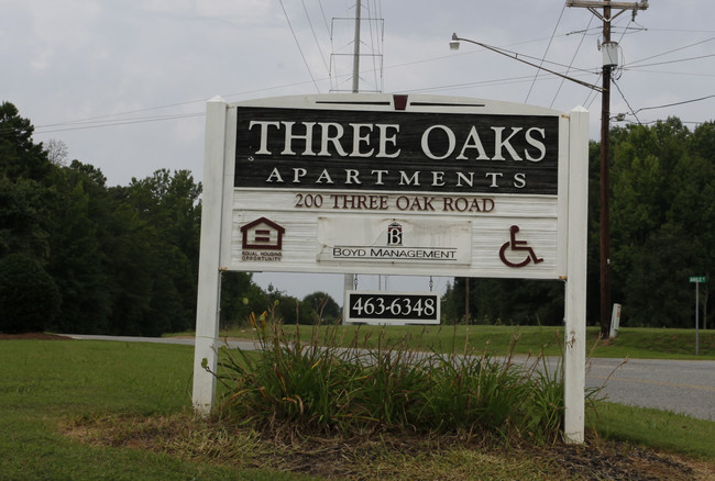 Three Oaks Apartments in Cowpens, SC - Foto de edificio - Building Photo