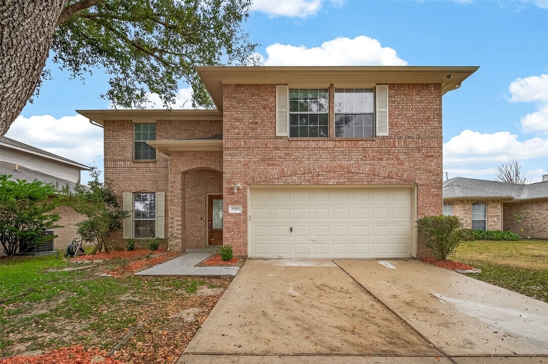 9214 Arrowhead Trace Ln in Houston, TX - Building Photo