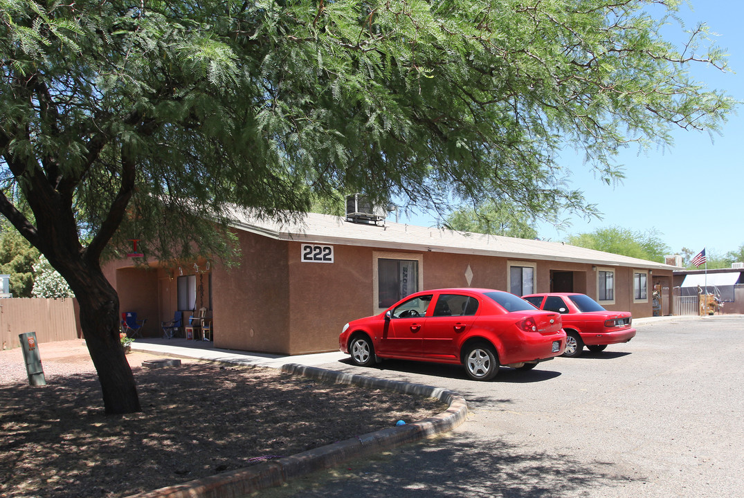 222 W Roger Rd in Tucson, AZ - Building Photo