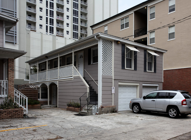 429 E Pine St in Orlando, FL - Foto de edificio - Building Photo