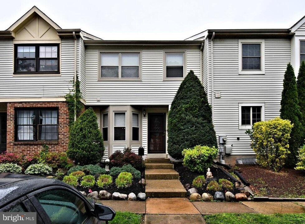 305 Ward Ct in Southampton, PA - Building Photo