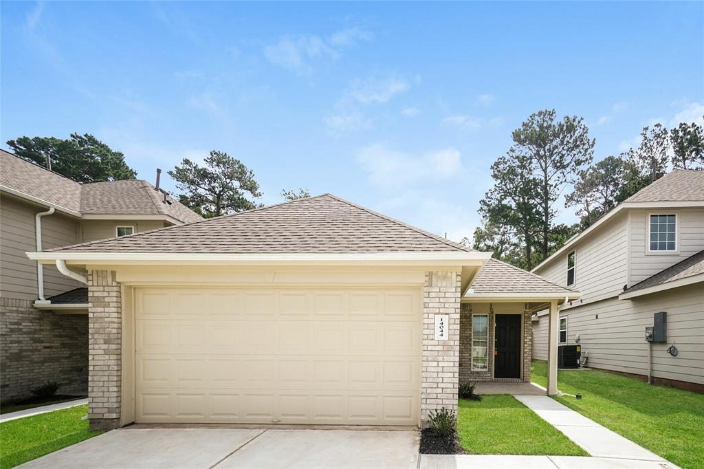 14044 Lahontan Dr in Shenandoah, TX - Building Photo