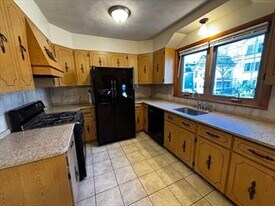 198 Washington St, Unit 1L in Somerville, MA - Building Photo