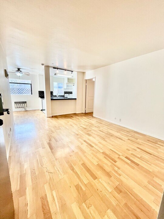 3142 Midway Dr in San Diego, CA - Building Photo