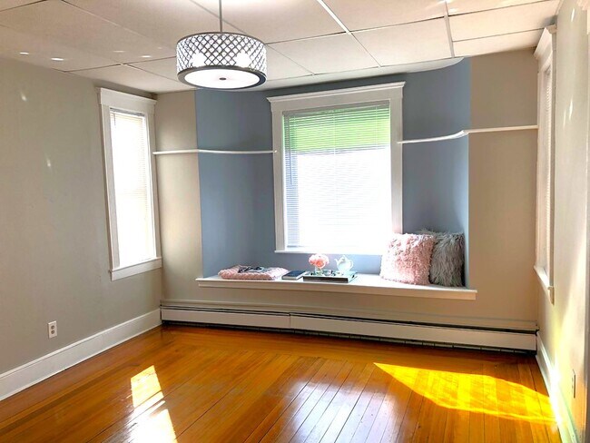 722 Adams St, Unit 1 in Boston, MA - Foto de edificio - Building Photo