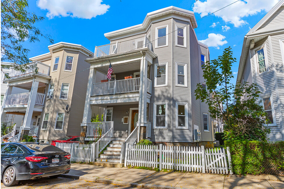 27 Edison Grn in Boston, MA - Building Photo