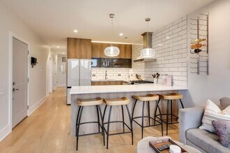 3320 N Narragansett Ave in Chicago, IL - Building Photo - Building Photo