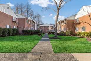 Park Lane in Little Falls, NJ - Building Photo