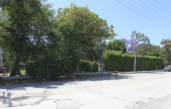 Willow Crest Apartments in North Hollywood, CA - Building Photo - Building Photo