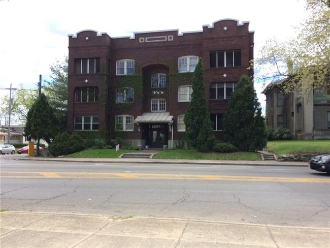 999 E High St in Springfield, OH - Foto de edificio - Interior Photo