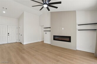 2548 Tumble Brook Dr in Las Vegas, NV - Building Photo - Building Photo