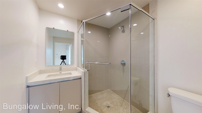 4909 Rosewood Ave in Los Angeles, CA - Building Photo - Building Photo