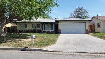 4412 Gordon St in Bakersfield, CA - Building Photo