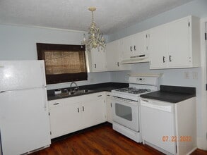 1449 Mimosa Cir SE in Smyrna, GA - Foto de edificio - Building Photo