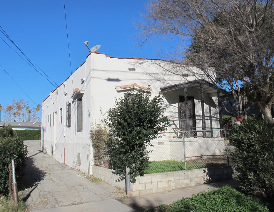 1375 Sutherland St in Los Angeles, CA - Building Photo