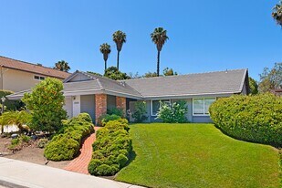 12555 Pomerado Ct in San Diego, CA - Building Photo