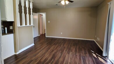 8610 Valley S Dr in Houston, TX - Building Photo - Building Photo