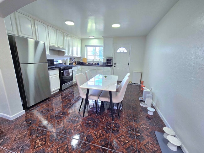 2946 E 29th St, Unit 2946A in Oakland, CA - Building Photo - Building Photo