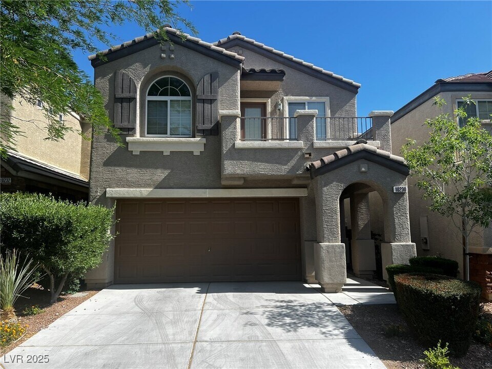 10230 Headrick Dr in Las Vegas, NV - Building Photo