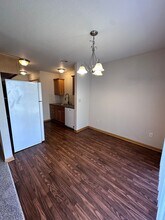 161 NE Adams Dairy Pkwy in Blue Springs, MO - Foto de edificio - Building Photo