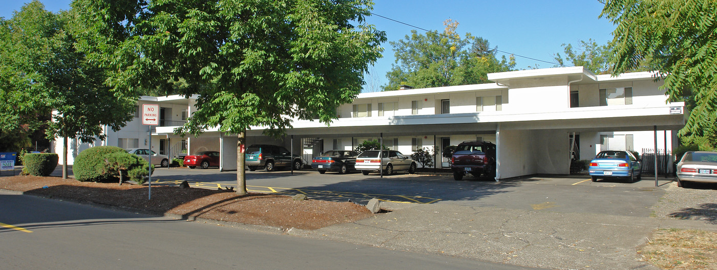 millbrook terrace in Salem, OR - Foto de edificio