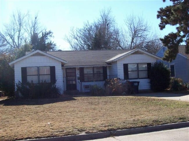 property at 2013 W Elm Ave