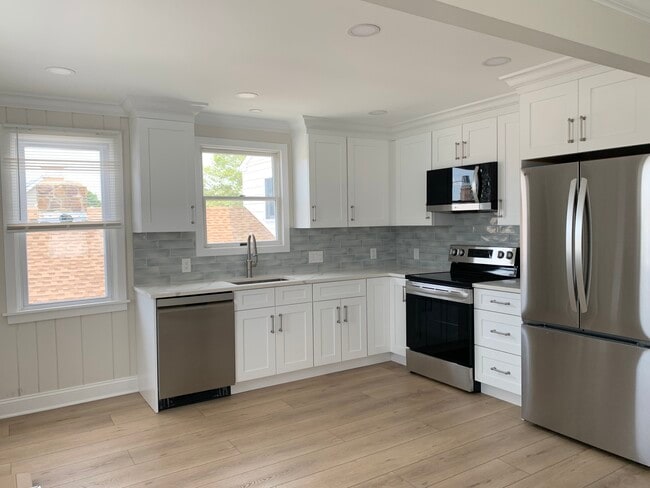 7 West Ave, Unit 2nd Floor in Ocean City, NJ - Building Photo - Building Photo