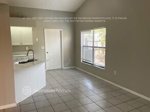 521 Carlsbad Dr in Kissimmee, FL - Foto de edificio - Building Photo