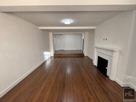 FIFTH AVENUE in New York, NY - Building Photo