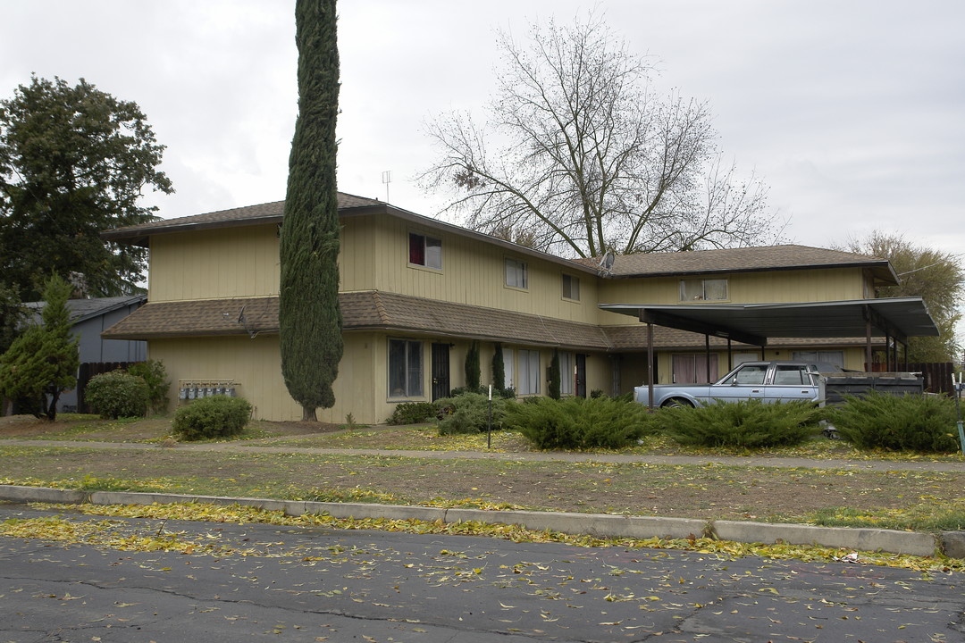 2415-2423 O St in Merced, CA - Foto de edificio