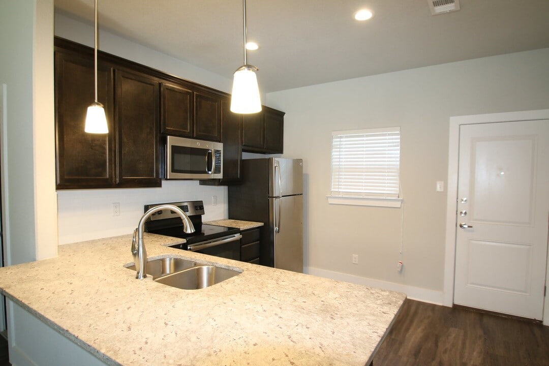 209 Stewart Bend Ct in Azle, TX - Building Photo