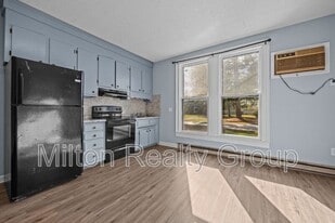 51 W Washington St in Coats, NC - Building Photo