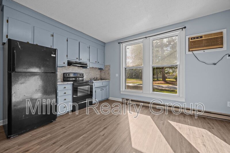 51 W Washington St in Coats, NC - Building Photo