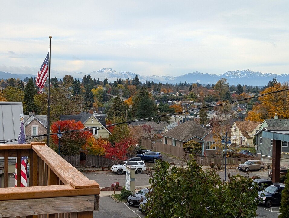 657 Pleasant Ave in Bremerton, WA - Building Photo