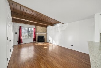 430 Normandie Ln in Round Lake Beach, IL - Building Photo - Building Photo