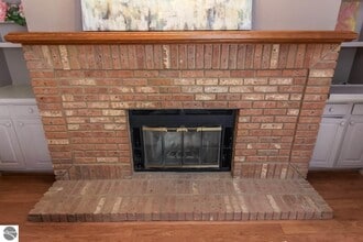 3814 Maid Marian Ln in Traverse City, MI - Building Photo - Building Photo