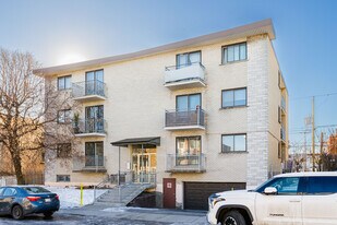 2675 Thessereault St in Lachine, QC - Building Photo
