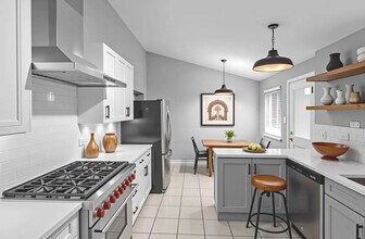 608 Lavergne Ave in Wilmette, IL - Building Photo - Building Photo